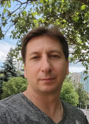 Денис из Москвы 48 лет