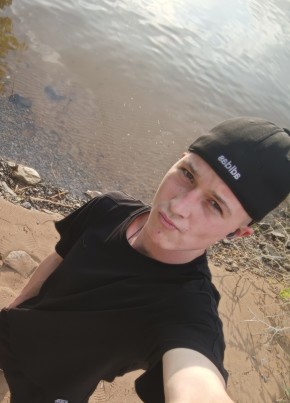 Кирилл из Волжского (Волгоградской обл.) 21 год
