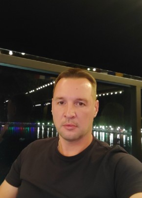 Артем из Воронежа 42 года
