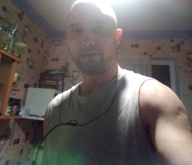 Yevhenii , 35, Brwinow