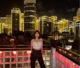 Leila, 30, Boston