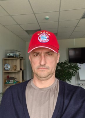 OLEG, 40, Russia, Izluchinsk