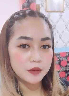 Dini Anggraeni, 27, Indonesia, Djakarta