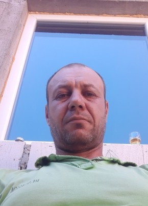 Marius, 43, Romania, Pietroşani
