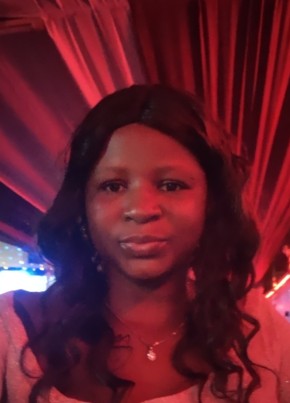 Esther из Lomé 26 лет