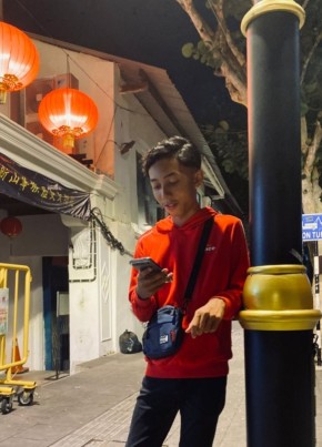 Dnial из Taman Senai 18 лет