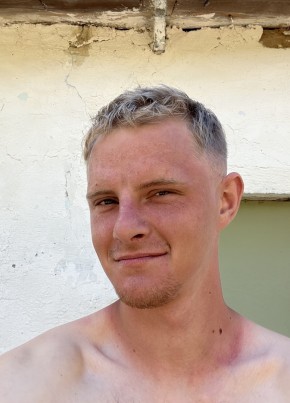 Данил из Керчи 21 год
