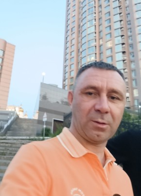 Артём из Николаевска-на-Амуре 47 лет