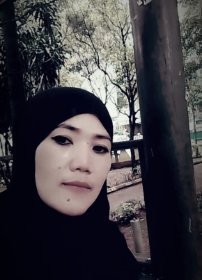 Aisyah, 40, Indonesia, Tuban