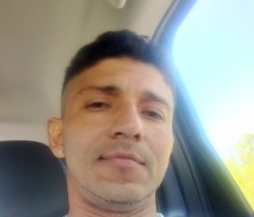 Magno, 37, New York City