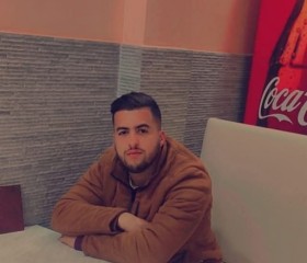 Hakou, 28, Algiers