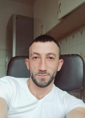 Filip Pavel, 36, Romania, București