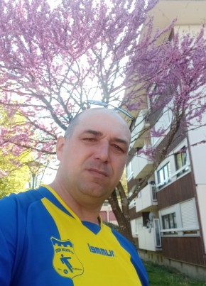 Dmitriy, 41, République Française, Cluses