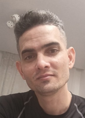 Yoannis из New York City 35 лет