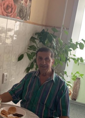 Илья, 71, Россия, Белгород