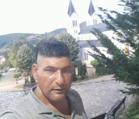 Yon, 41, Pristina