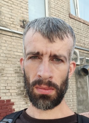 Денис из Берасьце 38 лет