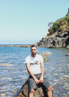 Momoh, 27, People’s Democratic Republic of Algeria, Aïn Kercha