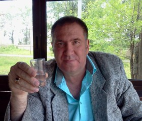 Юрий, 68 лет, Красноярск