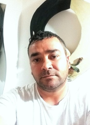 Mihai, 42, Romania, Iași
