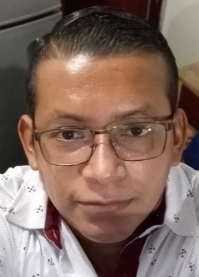 Jose Luis Zuñiga, 39, República del Ecuador, Quito