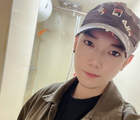 wu t, 26, Shenyang