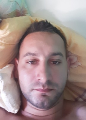 Mihai, 34, Romania, Comana