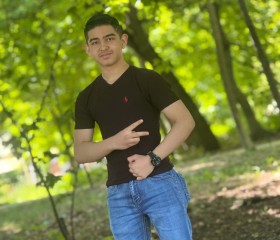 Tibi, 26, Budapest