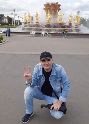 Максим из Москвы 42 года