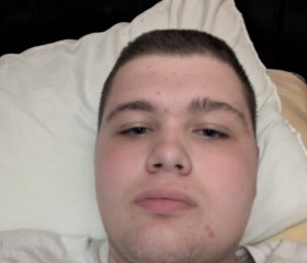 Logan, 18, Montreal