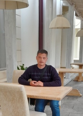 Славик Ткаченко из Каменское 32 года