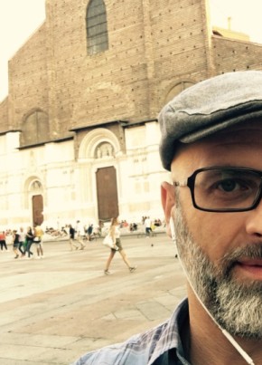 Vincenzo, 52, Repubblica Italiana, Bologna