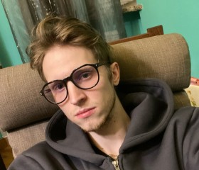 Zhenya, 26, Tokyo