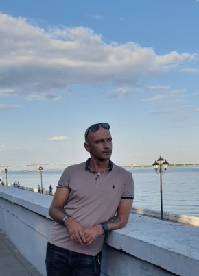 Алексей из Саратова 41 год