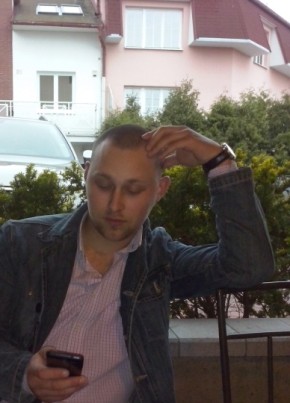 Viktor, 30, A Magyar Népköztársaság, Budapest