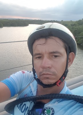 Yunior Tories, 44, República de Cuba, La Habana