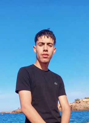 Bouharhact из Saïda 18 лет