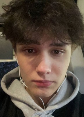 Максим из Берасьце 19 лет