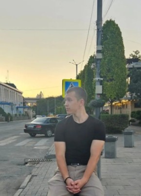 Артём из Санкт-Петербурга 20 лет