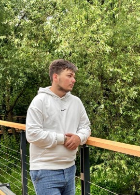 Артур из Боровичи 19 лет