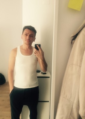 Bogdan, 41, Romania, București