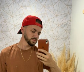 Felipe, 18, Curitiba