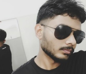 ravindu, 20, Shanghai