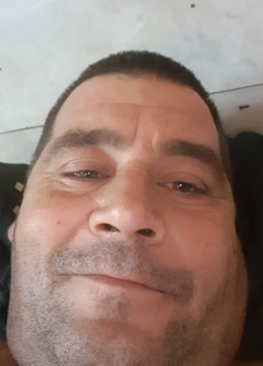 Petre, 40, Romania, București