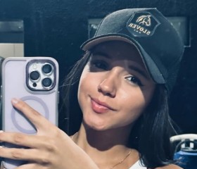 Camila, 19, Sao Paulo