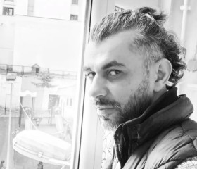 Poyraz, 35, Istanbul