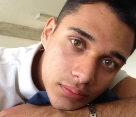 Ober, 25, Mexico City