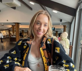 Charlottewrigh, 18, Philadelphia