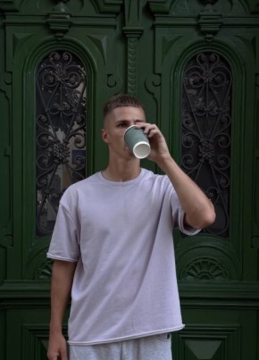 Alex из Paris 20 лет