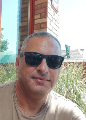 Viktor, 48, A Magyar Népköztársaság, Debrecen